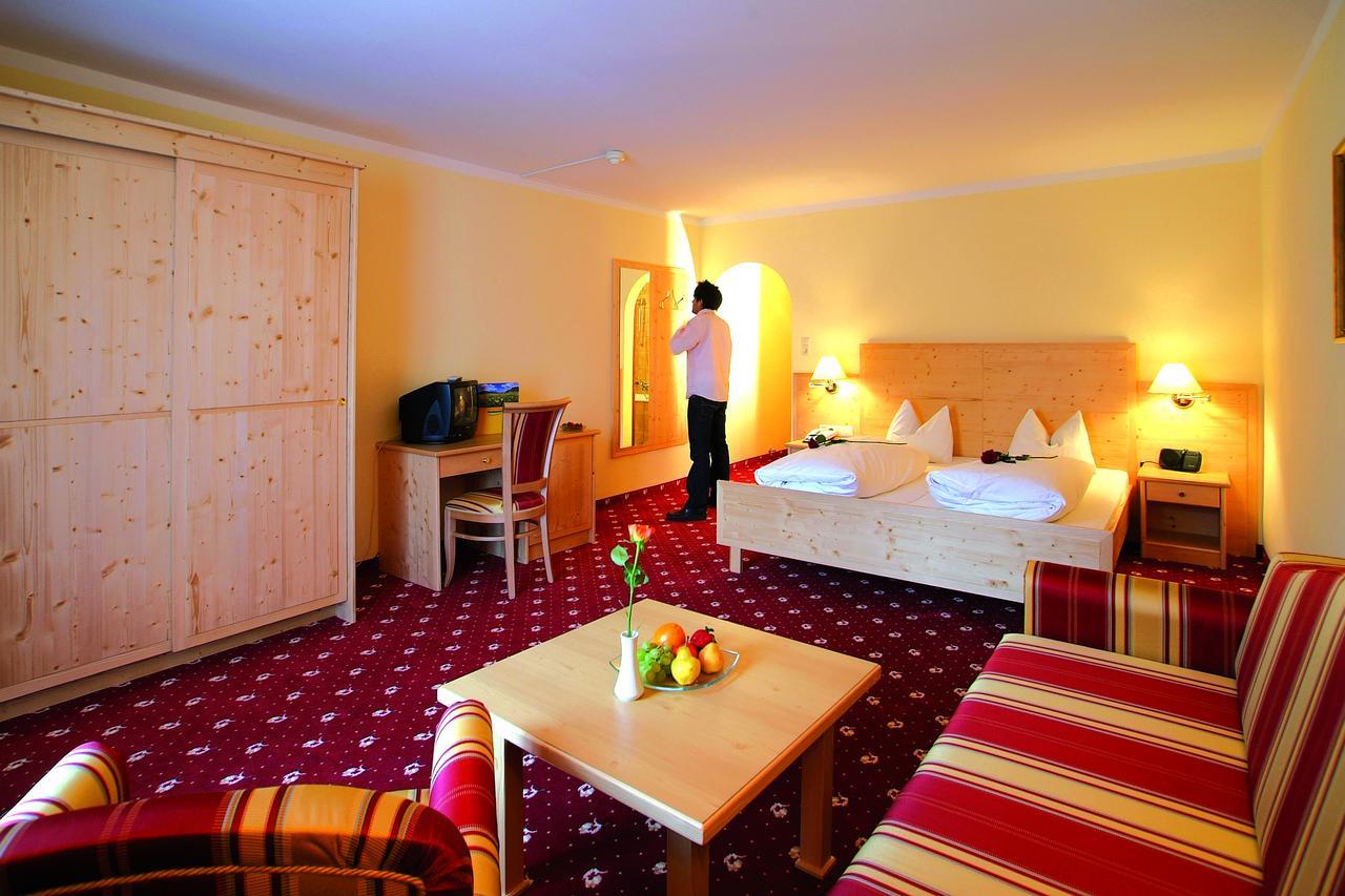 Hotel Goldenes Kreuz Tannheim Buitenkant foto