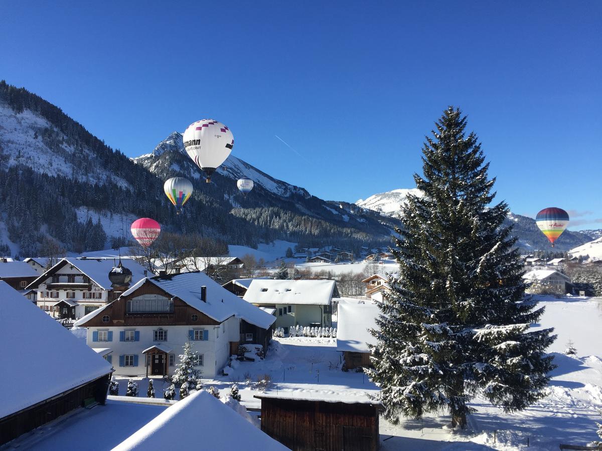 Hotel Goldenes Kreuz Tannheim Buitenkant foto